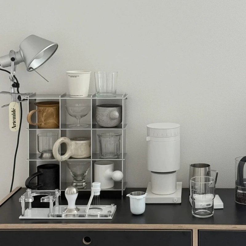 Minimalistyczna półka na kubki – Coffee Equipment Rack recenzja i cena